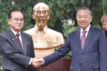 Tổng bí thư dự lễ khánh thành tượng Chủ tịch Hồ Chí Minh tại Đại sứ quán Việt Nam ở Triều Tiên