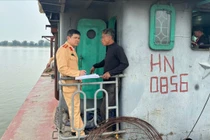 Triệt phá đường dây khai thác cát trái phép, 3 người bị khởi tố