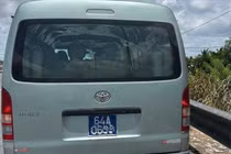 Bị người dân quay clip phản ánh tới Cục trưởng CSGT, tài xế xe biển xanh đi sai làn bị xử phạt