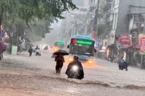 Hà Nội khuyến khích người dân làm việc trực tuyến, cho học sinh nghỉ học để ứng phó bão số 11 