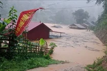 Sẵn sàng máy bay cứu trợ người dân vùng lũ bị cô lập