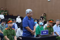  Phong bì nửa tỷ đồng trong túi hoa quả tặng sinh nhật cựu tổng cục trưởng