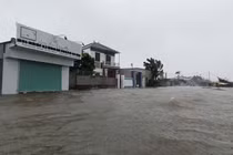 Bão số 5 - Kajiki đổ bộ Nghệ An - Hà Tĩnh, gây nhiều thiệt hại về người và tài sản