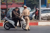 Gần 700 trường hợp vượt đèn đỏ bị phạt qua 2 ngày thực thi Nghị định 168