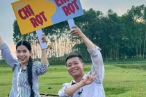 Quang Linh Vlog, Hằng Du Mục bị cơ quan điều tra khởi tố vì tội lừa dối khách hàng.