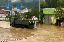 Phó thủ tướng: Không để người dân phải kêu cứu trên mái nhà trong đêm