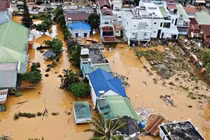 Bộ Chính trị lập 5 đoàn công tác, huy động toàn quốc chi viện 4 tỉnh khắc phục mưa lũ