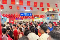 Nhà ga, tàu điện trên cao đông nghịt khách sau buổi tổng duyệt diễu binh 2/9 ở Hà Nội