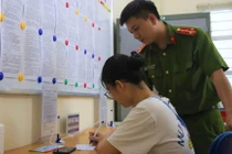 Người dân Hà Nội, TP.HCM xếp hàng cấp đổi GPLX: Cục CSGT và Cục Đường bộ Việt Nam nói gì?