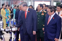 Tổng bí thư Tô Lâm tham quan triển lãm thành tựu khoa học, công nghệ và chuyển đổi số của Chính phủ