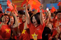 Mỗi người dân được tặng 100.000 đồng để "ăn Tết Độc lập" 