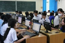 Chính phủ yêu cầu thi tốt nghiệp, đại học trên máy tính, dùng một bộ sách giáo khoa toàn quốc