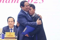 Gặp Thủ tướng, trưởng bản cứu 90 dân trong lũ dữ chia sẻ tâm tư, mong muốn