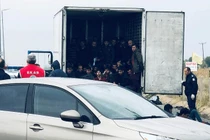 41 người di cư trái phép trốn trong khoang lạnh xe tải bị cảnh sát Hy Lạp phát hiện (Ảnh: CNN)