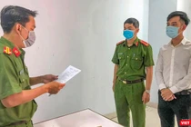 Cơ quan CSĐT Công an TP Đà Nẵng tống đạt quyết định khởi tố bị can đối với giám đốc Công ty TNHH quốc tế AMIDA