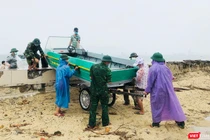 Lực lượng Bộ đội Biên phòng giúp người dân Đà Nẵng ứng phó với bão số 5