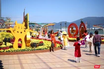 Người dân và du khách du xuân ở Đà Nẵng 