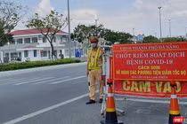 Lực lượng CSGT Đà Nẵng túc trực các chốt kiểm soát dịch tại cửa ngõ ra vào TP