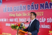 Ông Lê Trung Chinh - Chủ tịch UBND TP Đà Nẵng phát biểu tại lễ ra quân đầu năm Tiểu dự án nạo vét, thoát lũ khẩn cấp sông Cổ Cò 