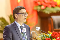 Ông Phùng Phú Phong - Giám đốc Sở Xây dựng TP Đà Nẵng trong phiên chất vấn tại kỳ họp thứ 4, HĐND TP Đà Nẵng khoá X diễn ra sáng ngày 17/12