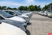 Xe Taxi nằm phơi mưa nắng do ảnh hưởng của dịch COVID-19 trên địa bàn TP Đà Nẵng