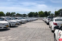 Xe taxi ở Đà Nẵng bỏ bãi, phơi mưa nắng do ảnh hưởng của dịch COVID-19