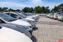 Xe Taxi nằm phơi mưa nắng do ảnh hưởng của dịch COVID-19 trên địa bàn TP Đà Nẵng