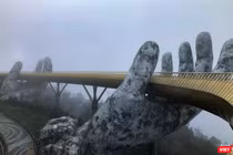 Cầu Vàng tại Khu du lịch Sunworld Bà Nà Hill trong cơn đại dịch COVID-19 lần thứ 3