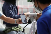 Lực lượng chức năng Đà Nẵng tiếp tục kiểm soát người ra đường bằng giấy QRCode