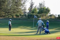 Các golfer chơi golf trên địa bàn