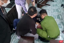 Ông Võ Văn Cường - Giám đốc Công ty TNHH MTV Land Hà Hải uống thuốc tự tử giữa toà