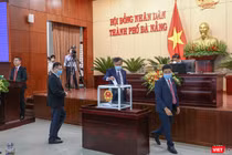 Đại biểu HĐND TP Đà Nẵng khoá X bỏ phiếu bầu Chủ tịch HĐND TP và Chủ tịch UBND TP Đà Nẵng nhiệm kỳ 2021-2026