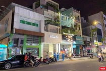 Lực lượng y tế phong toả khu vực vừa phát hiện ca mắc COVID-19 mới trên đường Lê Duẫn