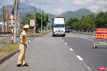 Chốt kiểm soát dịch liên ngành tại khu vực đường Tạ Quang Bửu (quận Liên Chiểu), TP Đà Nẵng