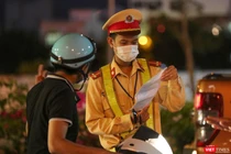 Lực lượng công an Đà Nẵng tăng cường kiểm soát người dân ra đường