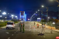 Cầu Rồng trong tối ngày 31/7, khi Đà Nẵng áp dụng biện pháp giãn cách xã hội toàn TP theo Chỉ thị 16/CT-TTg để phòng chống dịch COVID-19