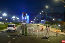 Cầu Rồng trong tối ngày 31/7, khi Đà Nẵng áp dụng biện pháp giãn cách xã hội toàn TP theo Chỉ thị 16/CT-TTg để phòng chống dịch COVID-19