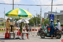 Người dân bị mắc kẹt ở Quảng Nam đưa con trở lại TP để chuẩn bị đi học trở lại.