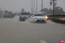 Mưa lũ nhấn chìm nhiều tuyến đường ở tỉnh Quảng Nam