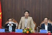 Ông Trần Văn Tân - Phó Chủ tịch UBND tỉnh Quảng Nam trả lời thông tin tại buổi họp báo