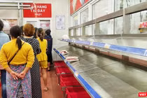 Người dân Đà Nẵng "vét sạch" quầy thịt cá tại siêu thị sau thông tin toàn TP có thể phong toả cứng 7 ngày