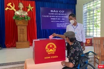 Cử tri Đà Nẵng đi bỏ phiếu bầu ra đại biểu Quốc hội và đại biểu HĐND TP (Ảnh Khánh Hưng)