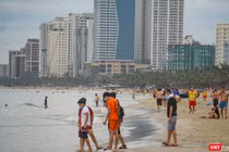 Một góc bãi biển du lịch Đà Nẵng trong những ngày dỡ bỏ giãn cách xã hội