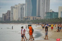 Một góc bãi biển du lịch Đà Nẵng trong những ngày dỡ bỏ giãn cách xã hội