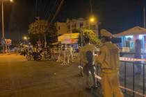 Lực lượng chức năng phong toả Khu công nghiệp An Đồn (Đà Nẵng) ngay khi tại đây phát hiện ca mắc COVID-19