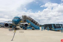 Máy bay đưa người dân từ TP HCM về quê tránh dịch COVID-19 hạ cánh xuống sân bay Đà Nẵng