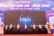Đại diện Bộ TT&TT, Viettel, đại diện UBND tỉnh T.T.Huế tại sự kiện "Tuần lễ Chuyển đổi số tỉnh T.T.Huế 2021"