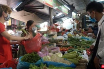 Người dân Đà Nẵng đi chợ trước khi toàn TP thực hiện phong toả tuyệt đối