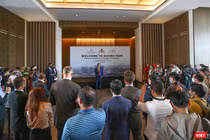 Ông Trần Văn Tân - Phó Chủ tịch UBND tỉnh Quảng Nam phát biểu tại sự kiện đón đoàn du khách quốc tế đầu tiên đến Việt Nam bằng hộ chiếu vaccine