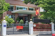 Toà nhà Ngân hàng Nhà nước chi nhánh Đà Nẵng bị phong tảo do có ca dương tính SARS-CoV-2 là nhân viên tại đây. (ảnh ĐT)